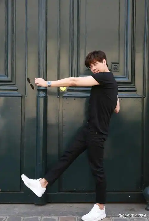 34岁李易峰颜值过关那181cm的个头现实中身材比例如何