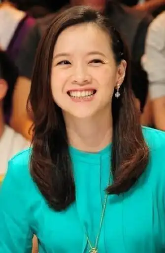 【图】曾咏仪和曾宝仪姐妹照 曾志伟两位宝贝女儿