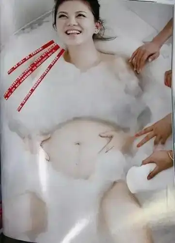 挺孕肚拍写真又不是奶茶专利,各妈有各妈潮孕范儿