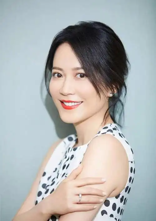 中年女演员集体翻红看昔日校花女神如何对抗中年危机突破自我