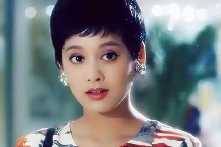 女明星年轻时有多美?张柏芝一眼万年,陈红美得惊人,宁静很意外