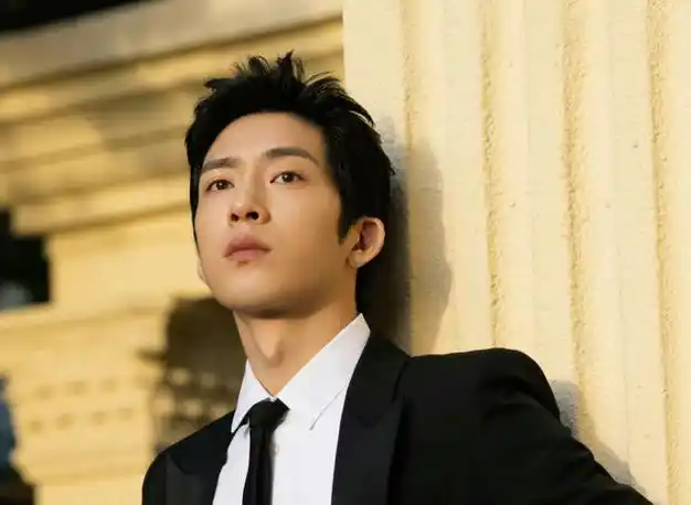 井柏然的坎坷人生:出生28天被父母抛弃,爆红后父母来认亲|奶奶|娱乐圈