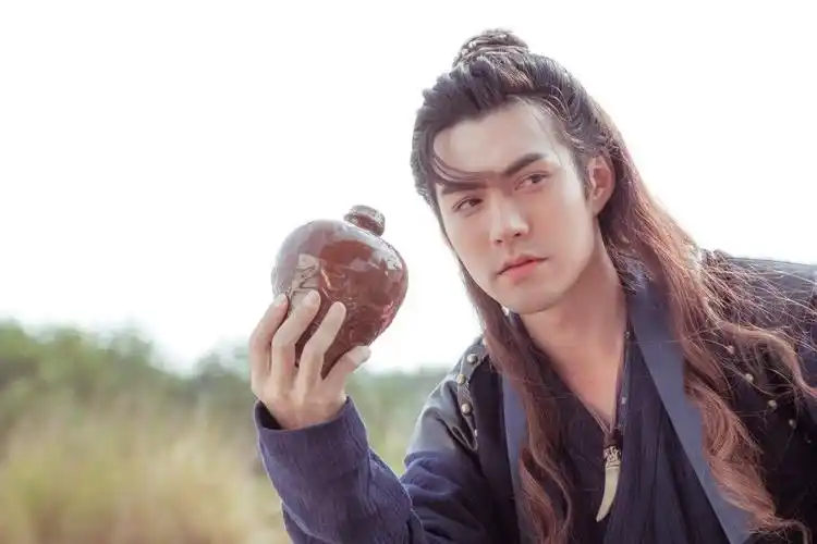 严宽女友("古装男神"严屹宽的成名史)