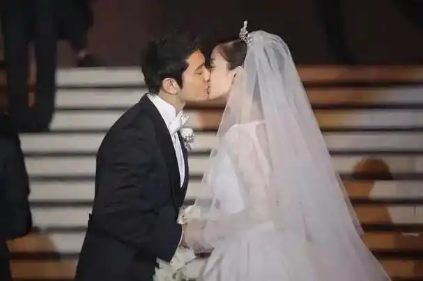 魔高一尺道高一丈离婚快2年46岁的黄晓明还是败给了baby