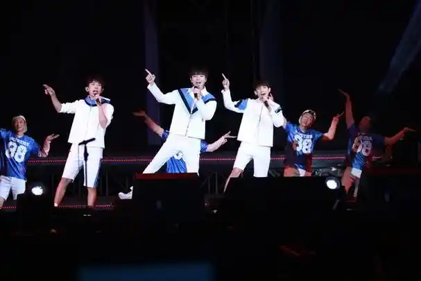 tfboys十周年演唱会,期待他们带给我们更多的惊喜和感动!