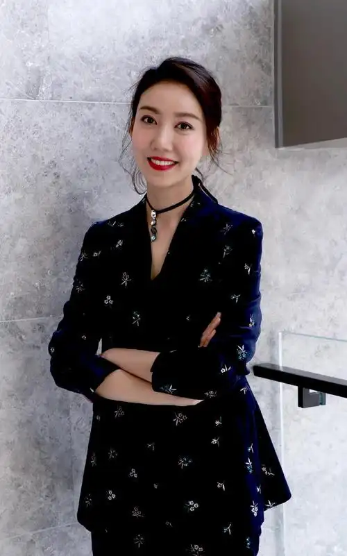 回顾演员高露我这辈子正确的决定就是隐婚为丈夫生下一儿一女