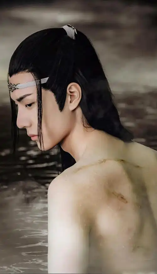 古装洗澡的男星王一博肖战秀色可餐任嘉伦穿得最严实却最欲