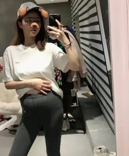 王思聪的新女伴到底撞脸热巴还是baby