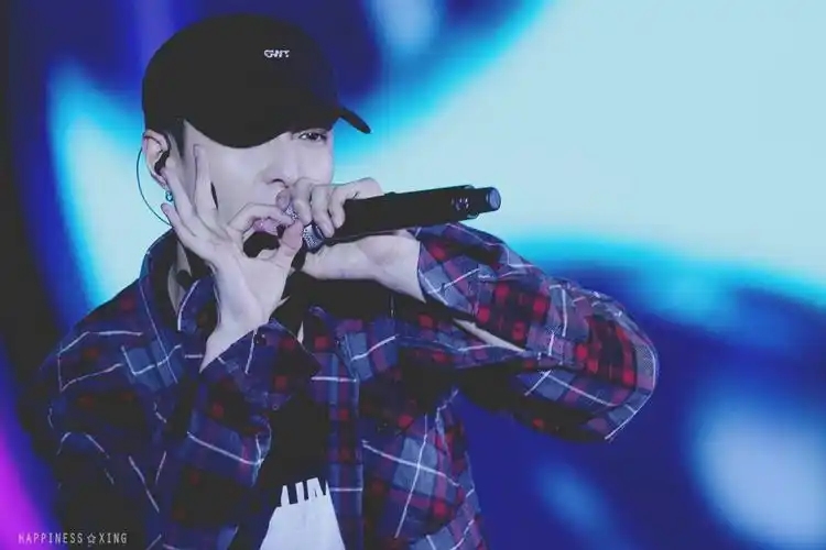 大头/兴爷/张总/酒窝暖男/二爷 神仙背景 聊天背景 手机壁纸 张艺怂