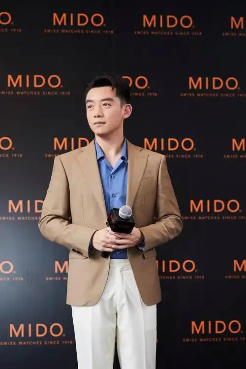 郑恺现身武汉忙宣传 坦言"武汉是个好地方"