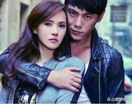 伊能静18岁照片曝光,单眼皮蒜头鼻,和整容前的秦昊非常有夫妻相