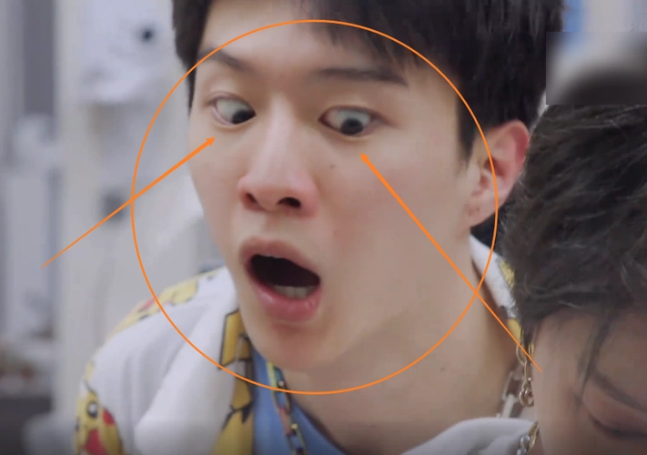 刘雨昕把排骨烧焦范丞丞反应太真实确定不进行一下表情管理