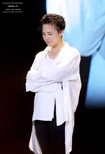 就这样看着你似乎也是件很美好的事,权大宝贝,权志龙,灯光下的你太美