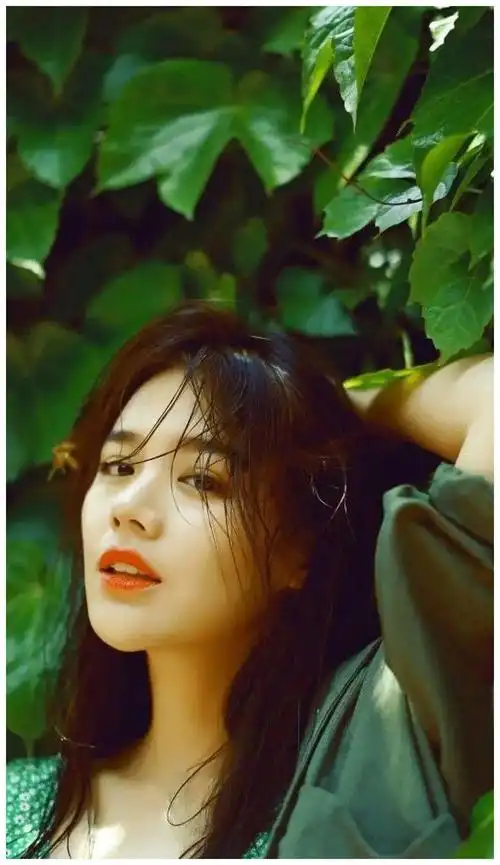 马思纯新恋情曝光|《青簪锁三千》超推荐|黄奕|薛佳凝|胡歌_网易订阅