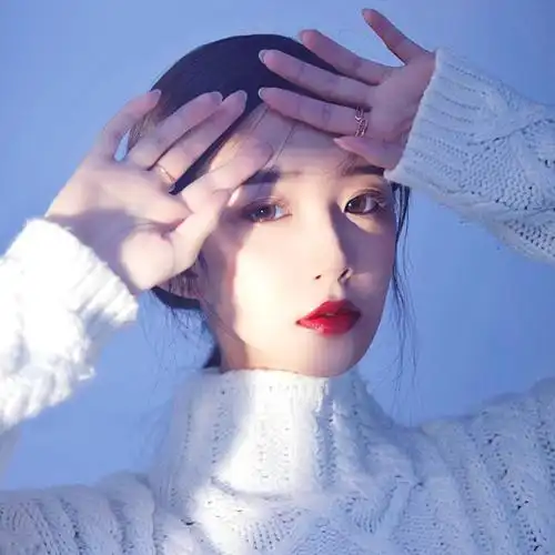白色治愈系女生头像
