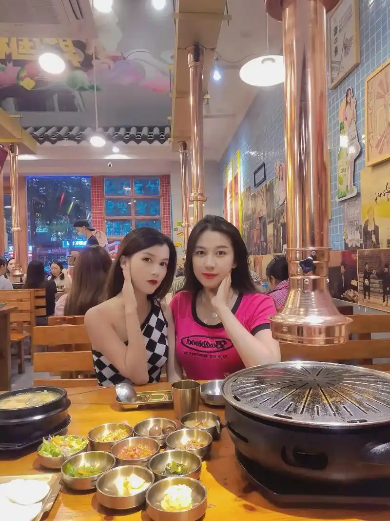 "有得人在外面吃饱了,回家还得假装在吃点,生怕不吃又被骂,可 - 抖音