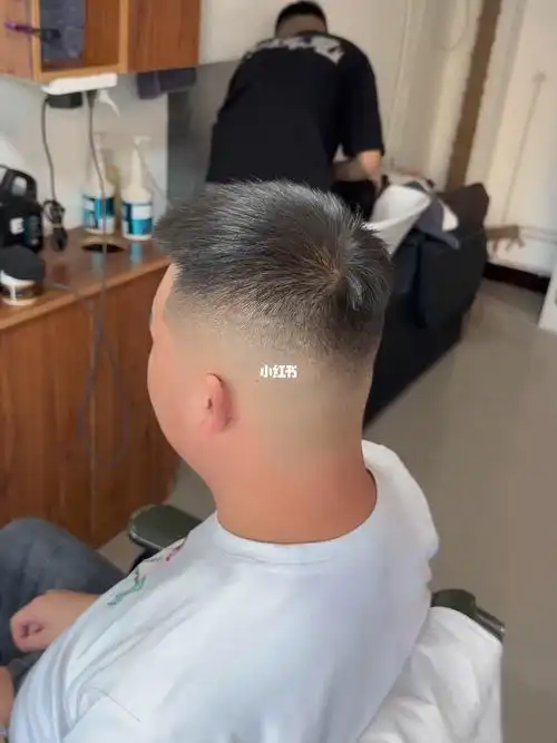 男士精致发型美式渐变精神小伙