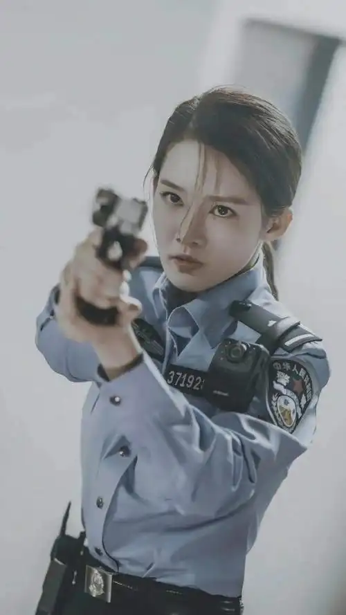 原创李沁穿警服又酷又飒a到不行