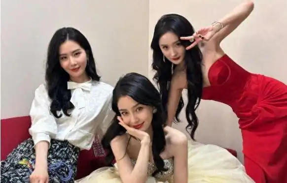 杨颖生日与家人共度,7岁小海绵暴风抽高,长相像极了黄晓明_杨幂_孩子_