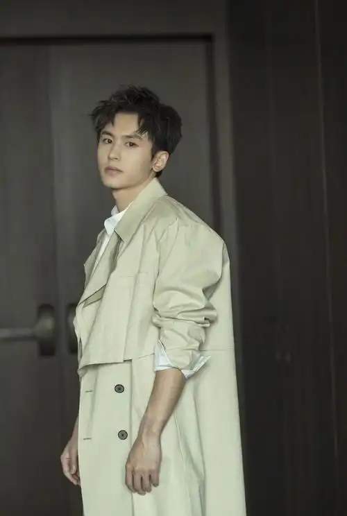 张哲瀚休闲帅气时尚写真图片18