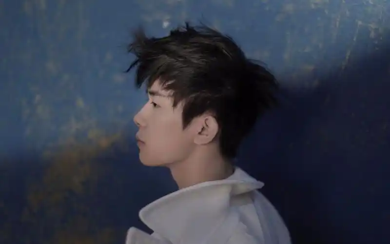 【易烊千玺舔屏向】——少年的你,如此美丽young and beautiful