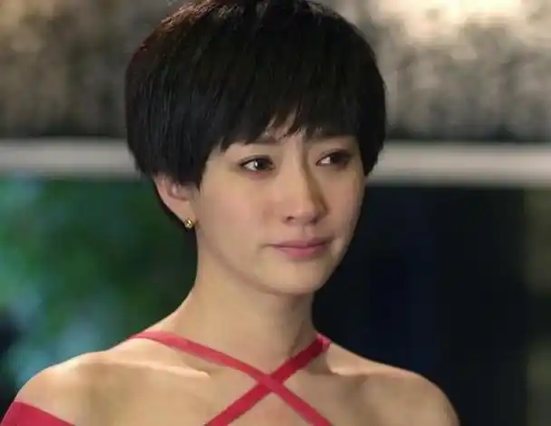 抽烟成瘾的女明星,个个都是老烟枪