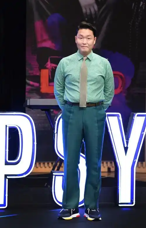 jyp鸟叔同台啦!朴振英psy出席sbs《loud》发布会