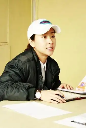 苗圃传授学飞经验 素颜凸显学院派气质(图)