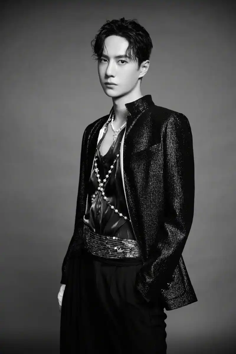 王一博黑色系国风造型写真图片16