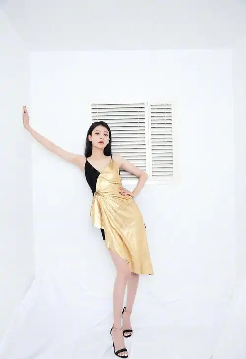 太有型啦孙怡穿内衣加上轻纱裙秒变少女秀小蛮腰被网友称赞