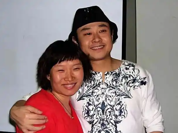 刀郎前妻杨娜现在老公是谁(刀郎前妻杨娜生下孩子后半夜逃跑) - 好