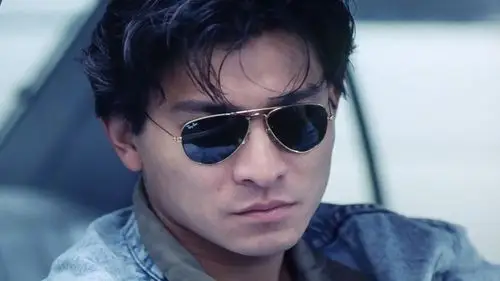 女孩获得阴阳眼可以看破世间鬼魂却获得不了人类的丝毫信任最终她只能