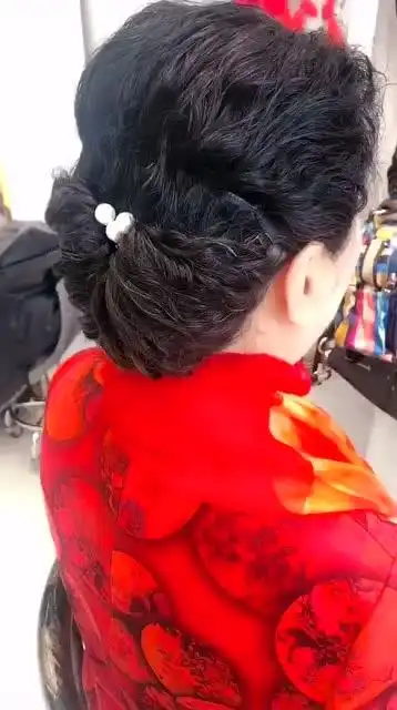 喜婆婆发型最近结婚的多,适合麻麻们的发型