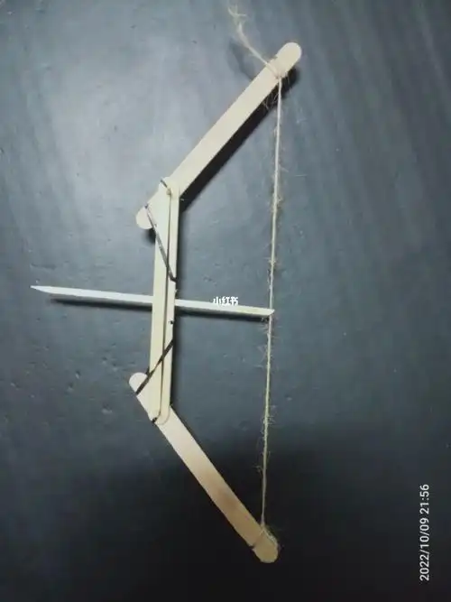 用冰棍棒做了把弓箭