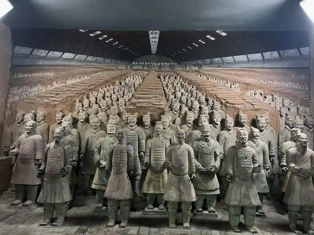 西安游#兵马俑博物馆 #铭记历史 #只有照片能记录这份珍贵  - 抖音