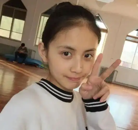 新女友也是个有故事的女同学…|王思聪|网红|杨幂|张予曦|黑历史_网易