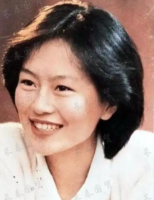 主持人鞠萍30年前青涩旧照曝光,气质清纯甜美俏丽