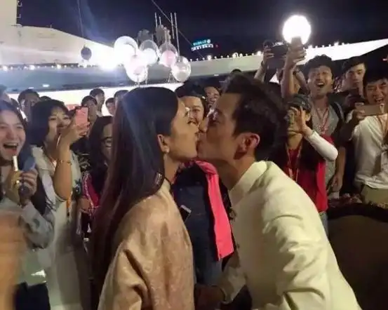 吴亦凡赵丽颖有染?女方离婚内幕曝光,网友:这是什么魔幻事情