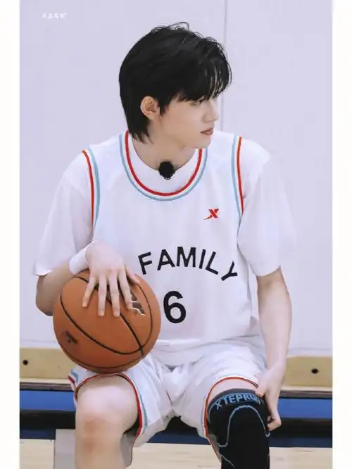 宋亚轩白色篮球服篮球第二弹