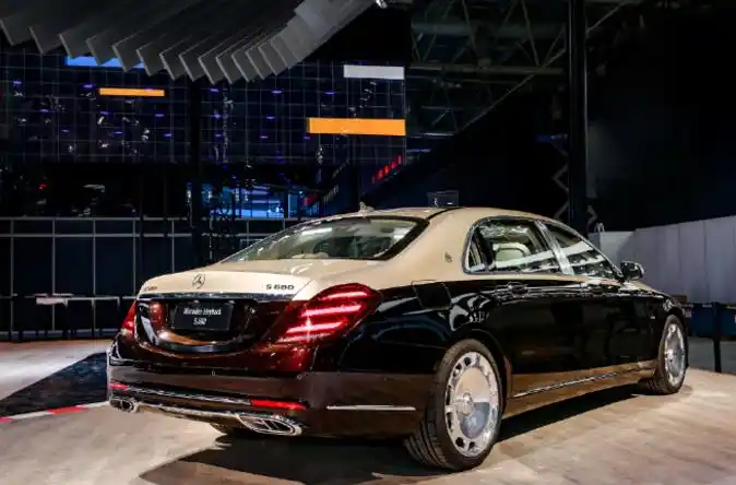 梅赛德斯-迈巴赫s680终于上市,售价高达309.88万元,尽显奢华本性