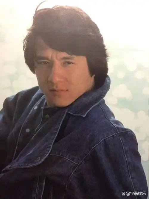 很久以前,记者问成龙会不会花时间追求女孩子,成龙毫不犹豫回答说:"不