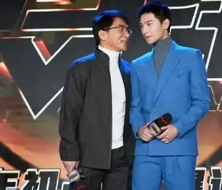 怪不得有底气说李小龙."让他赢吧!