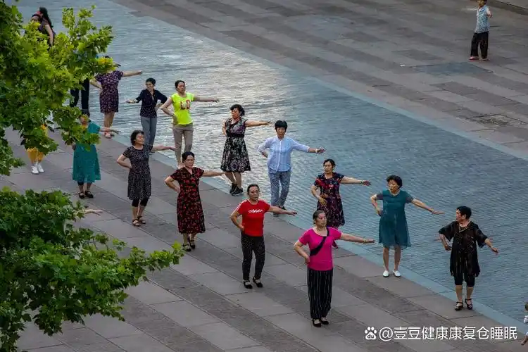 广场舞热潮背后的心理需求:探究中老年女性沉迷广场舞的原因