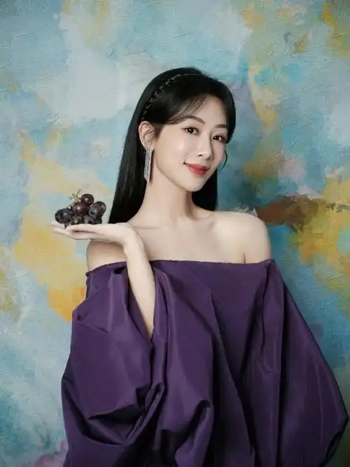 杨紫穿紫#杨紫90x 微博之夜发型:俺nanbeauty