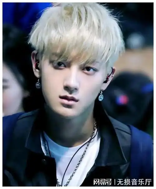 百亿富二代黄子韬赶超王思聪,自强却是娱乐圈一股清流另类富豪