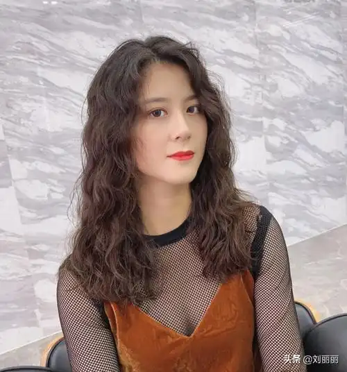 胖子适合烫什么发型(推荐18款适合胖脸的洋气烫发)