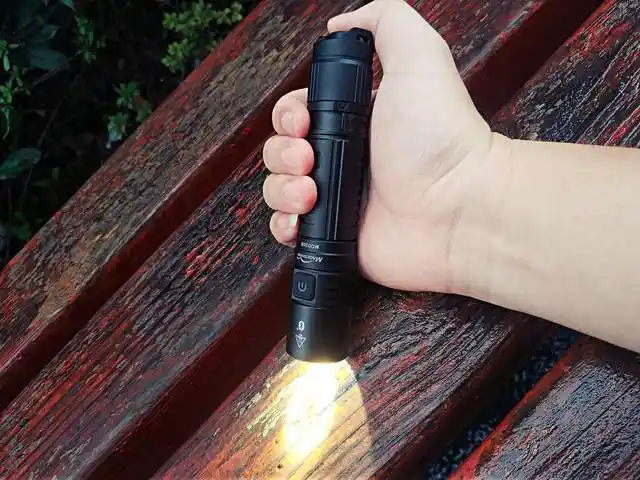 智能操控个性调节迈极炫mod20b便携式手电筒