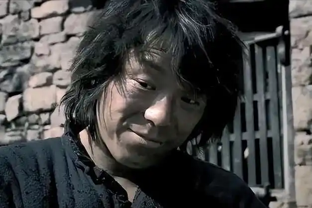 当年凭借一部《疯狂的石头》迅速走红后,很多人都发现黄渤的身上还真