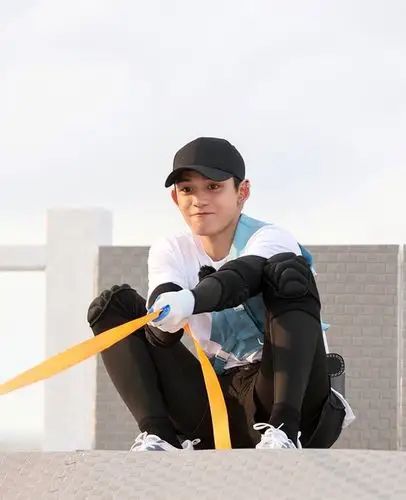 6767奔跑吧baby穿短裙避镜头不自在黄旭熙脱外套救场太绅士了