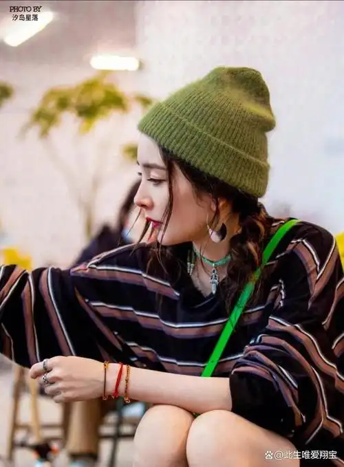 然而,2023年5月8日,杨幂通过个人微博发布了一个令人震惊的消息:她与